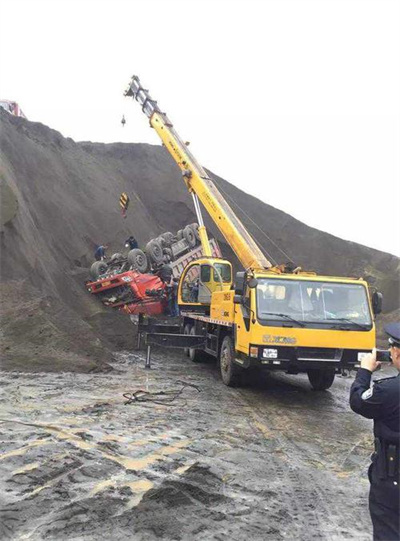 万盛区上犹道路救援